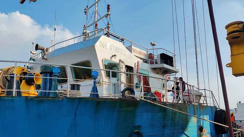 Indian vessel leaves Chattogram Port in transit trial run