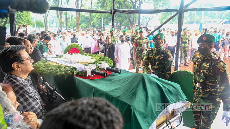 President Md Abdul Hamid sent a wreath to pay tribute to late journalist Toab Khan at the Central Shaheed Minar in Dhaka on Monday, Oct 3, 2022.