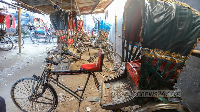 A battery-run rickshaw is being charged at a garage in Dhaka’s Kamrangirchar. Photo: Asif Mahmud Ove