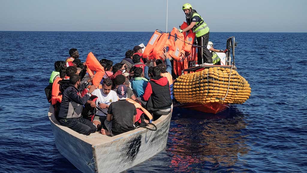 Migrant boats sink off Tunisia; five dead, at least 33 missing