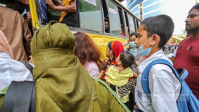 The transport crisis, which started in the morning, led to extreme suffering for women and children who were waiting for a bus in Dhaka’s Mirpur-10 on Monday, Oct 17, 2022.