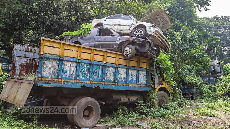 The impounded vehicles have been piled on top of each other to save space at Shahbagh Police Station’s dumping ground in Suhrawardy Udyan.