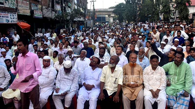 The Taxpayer Protection Council, an organisation of citizens, organises a public hearing at Kadamtali in Chattogram on Friday, Oct 21, 2022 demanding a cut in holding tax.