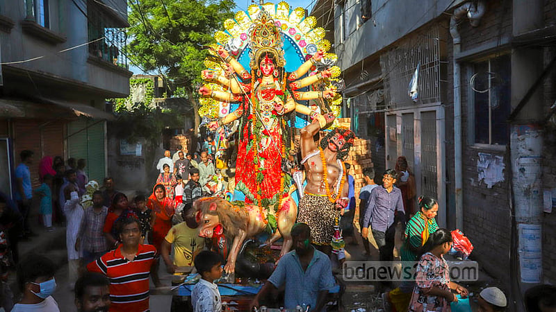 Hindus bring idols of goddess Durga to Mohammadpur’s Basila for immersion in the Buriganga river on Bijoya Dashami on Wednesday, Oct 5, 2022.