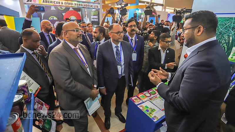 Visitors take a tour of the 28th US Trade Show at Dhaka’s Pan Pacific Sonargaon Hotel on Thursday, Oct 27, 2022.