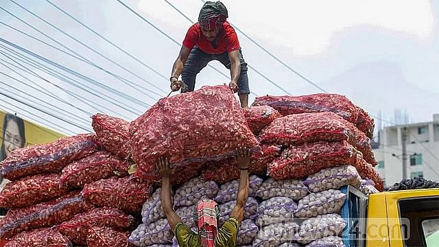 Bangladesh sees inflation soar past 9%, highest in a decade