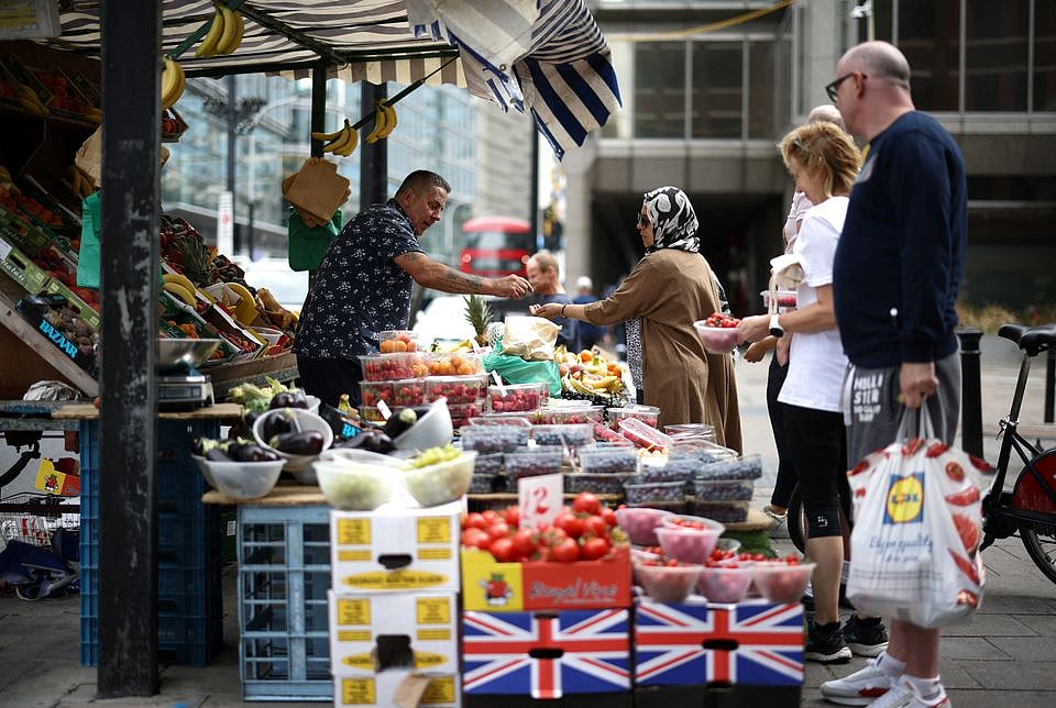 World food prices rise for first time in a year