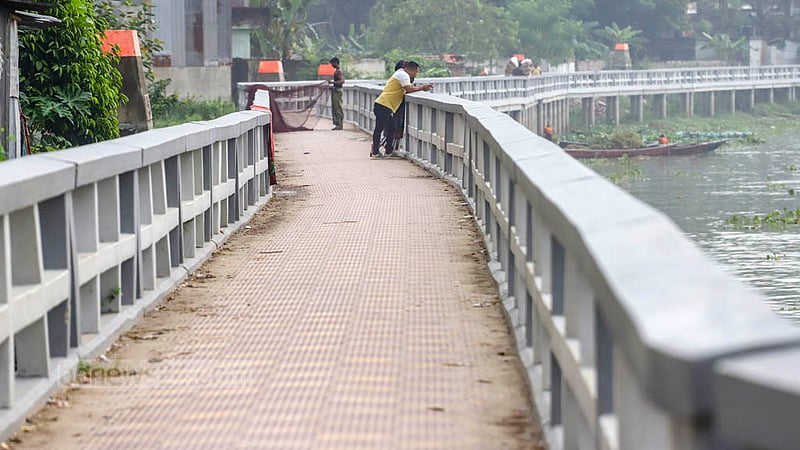 The walkway constructed by the Turag River is a favoured walking spot for locals in Bosila.
A walkway has been constructed on the banks of the Turag River after the demolition of illegal structures.