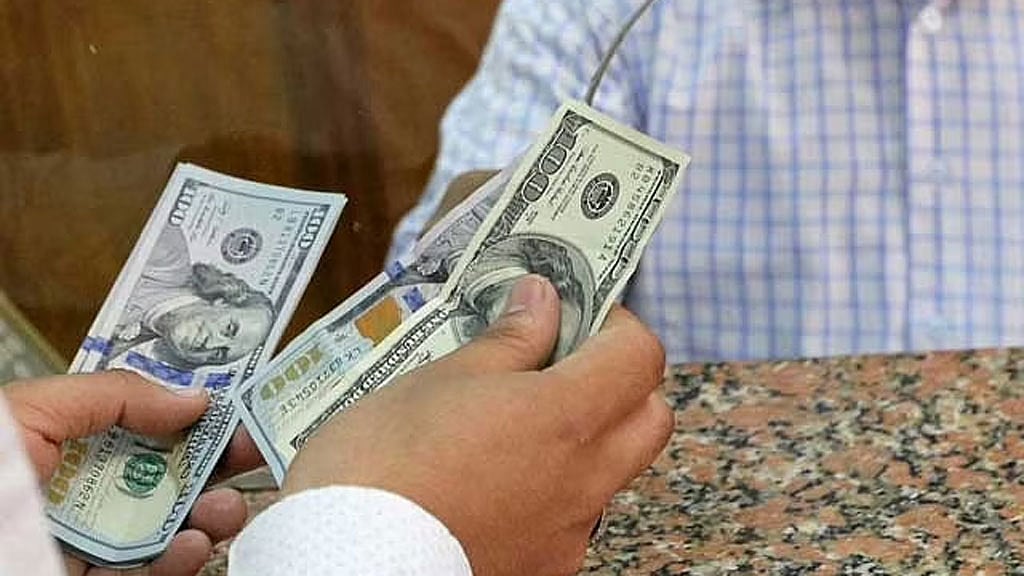 Bangladesh lowers dollar prices by Tk 0.5 for first time since Aug 2021