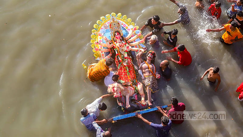 Hindu devotees bid farewell to goddess Durga through the immersion of her idols in the Buriganga river at Basila in Mohammadpur on Bijoya Dashami on Wednesday, Oct 5, 2022.