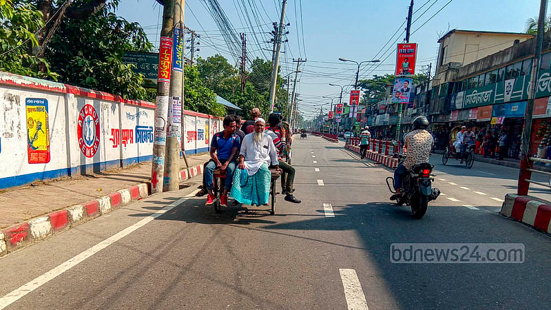 People walk or take rickshaws and three-wheelers to get around Barishal on Friday, Nov 4, 2022, amid a transport strike. But few vehicles were available on the streets due to the strike.