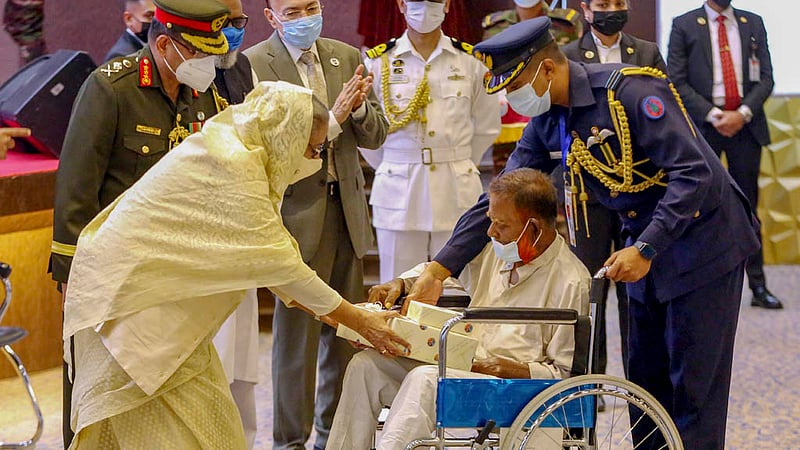 Prime Minister Sheikh Hasina accorded a reception to the heirs of the recipients of ‘Bir Shrestha’ award and other decorated freedom fighters at Dhaka Cantonment's Army Multipurpose Complex on the occasion of Armed Forces Day on Monday, Nov 21, 2022.Photo: PMO