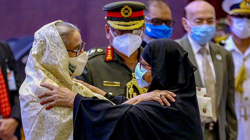 Prime Minister Sheikh Hasina accorded a reception to the heirs of the recipients of ‘Bir Shrestha’ award and other decorated freedom fighters at Dhaka Cantonment's Army Multipurpose Complex on the occasion of Armed Forces Day on Monday, Nov 21, 2022.Photo: PMO