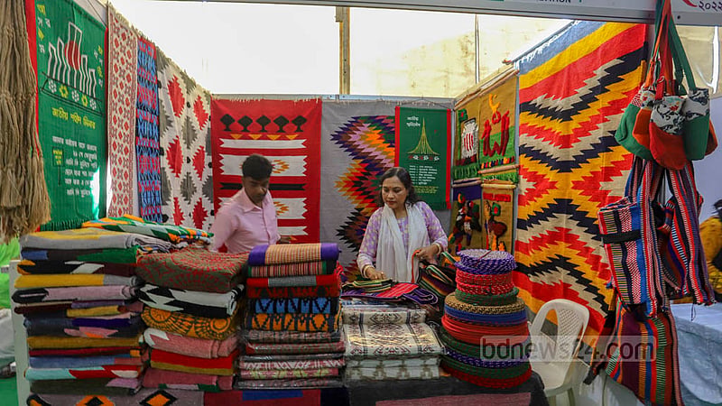A stall of National SME Product Fair 2022 at Bangabandhu International Conference Centre displays jute products on Thursday, Nov 24, 2022. Photo: Asif Mahmud Ove
