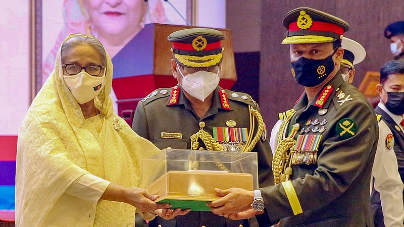 The three chiefs of the armed forces presented crests, CDs and books to Prime Minister Sheikh Hasina at Dhaka Cantonment's Army Multipurpose Complex on Armed Forces Day on Monday, Nov 21, 2022.Photo: PMO