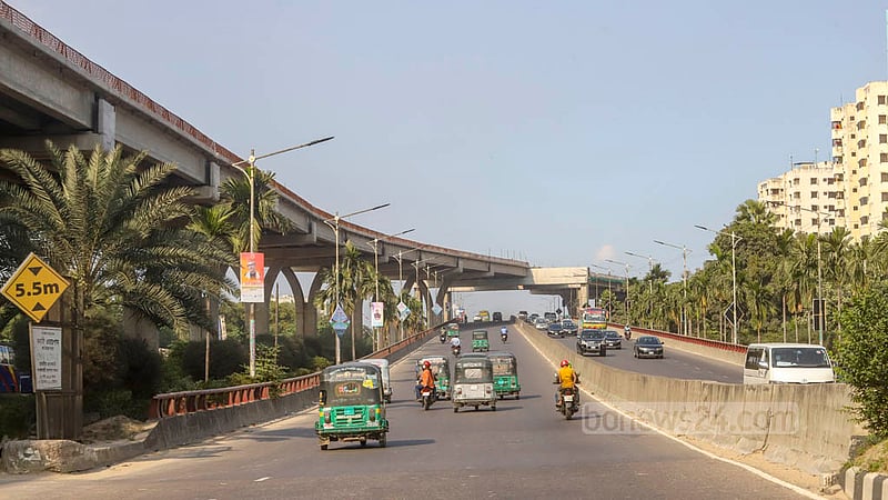 Dhaka Elevated Expressway’s Banani segment is being constructed over the overpass in the area. Photo: Asif Mahmud Ove