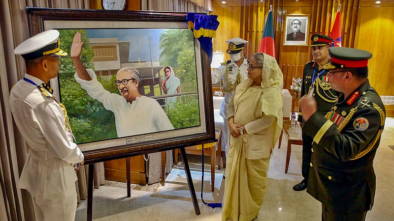 On her arrival at the Armed Forces Division office, Prime Minister Sheikh Hasina is presented with a painting of Father of the Nation Bangabandhu Sheikh Mujibur Rahman on Monday, Nov 21, 2022. Photo: PMO