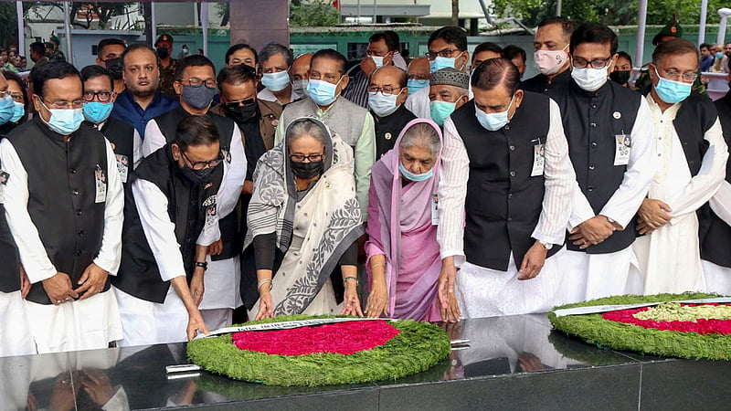 Prime Minister Sheikh Hasina and Awami League leaders pay tribute to Bangabandhu Sheikh Mujibur Rahman at the Bangabandhu Memorial Museum in Dhanmondi on Thursday morning on the occasion of Jail Killing Day. Photo: PMO