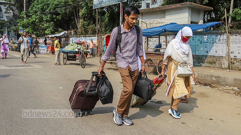 Travellers walk as workers from a garment factory of Olio Apparels Ltd block a road during protests over back pay in Dhaka’s Arambagh on Tuesday, Nov 1, 2022.Photo: Asif Mahmud Ove