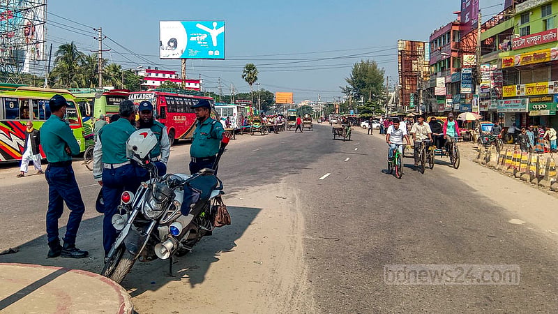 Police were deployed at every major intersection due to the Barishal transport strike on Friday, Nov 4, 2022.