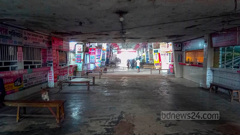 All ticket counters at the Nothullabad Bus Terminal were closed on Friday, Nov 4, 2022, due to the Barishal transport strike.