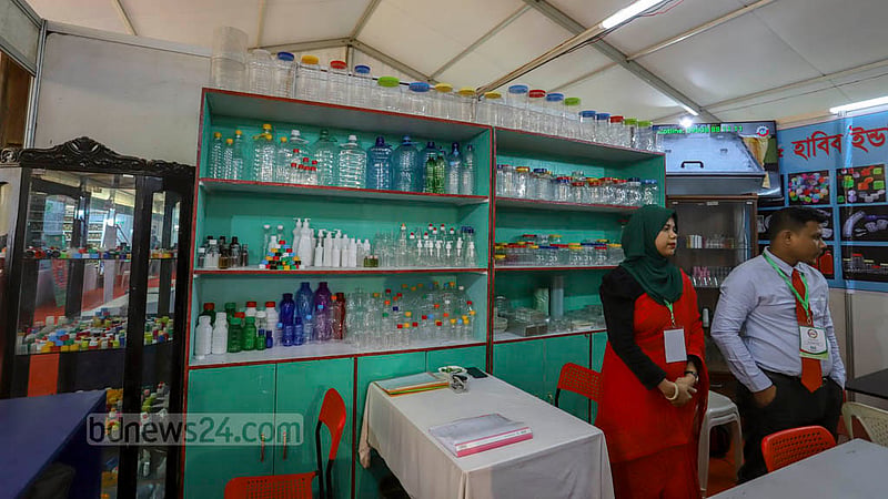 Plastic products are on display at a stall of National SME Product Fair 2022 at Bangabandhu International Conference Centre on Thursday, Nov 24, 2022. Photo: Asif Mahmud Ove