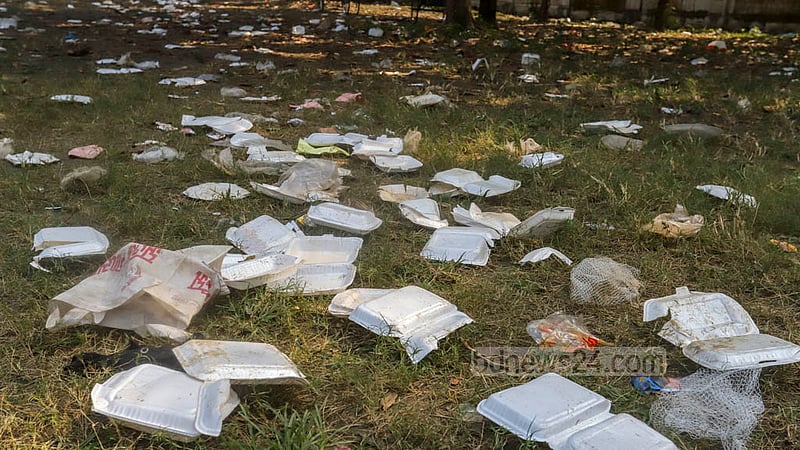 The playground of Dhaka University’s Mohsin Hall is littered with plastic food containers thrown away by attendees of a Jubo League rally on Saturday, Nov 12, 2022. Photo: Asif Mahmud Ove