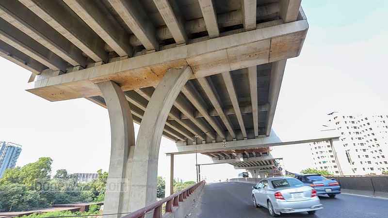 Dhaka Elevated Expressway’s Banani segment is being constructed over the overpass in the area. Photo: Asif Mahmud Ove