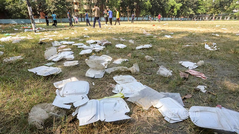 Plastic waste left behind by the attendees of a Jubo League rally littered the Suhrawardy Udyan and Mohsin Hall playground at Dhaka University on Saturday, Nov 12, 2022. Photo: Asif Mahmud Ove