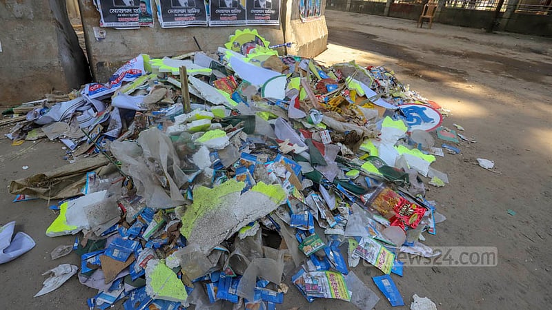 Jubo League supporters and leaders attending an anniversary programme left behind a pile of plastic waste in front of the main gate of Ramna Kali Mandir. Photo: Asif Mahmud Ove