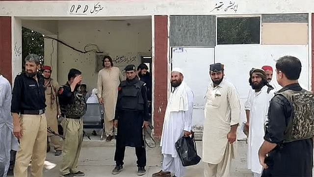 6 Pakistani police personnel killed in shooting