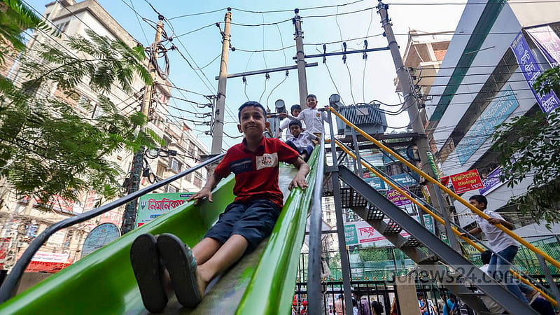 As there is no playground for children in Dhaka's Lakshmi Bazar area and its neighbourhood, mothers bring their children here to play for some time. Despite the risk of transformers being kept near, they are bringing children here. Photo: Mahmud Zaman Ovi