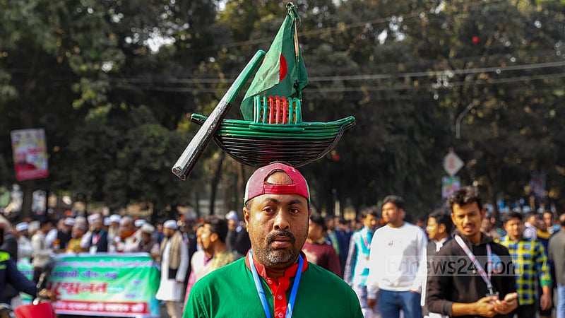 An Awami League activist with a boat, the party’s electoral symbol, attached to his cap attends the party’s national council at Suhrawardy Udyan in Dhaka on Saturday, Dec 24, 2022. Photo: Mahmud Zaman Ovi