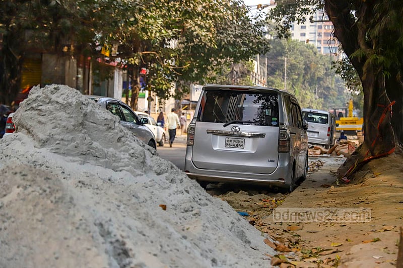 Cars have been parked on the section road connecting Gulshan and Mohakhali in Dhaka that was dug up to install sewage pipes since the work began.
