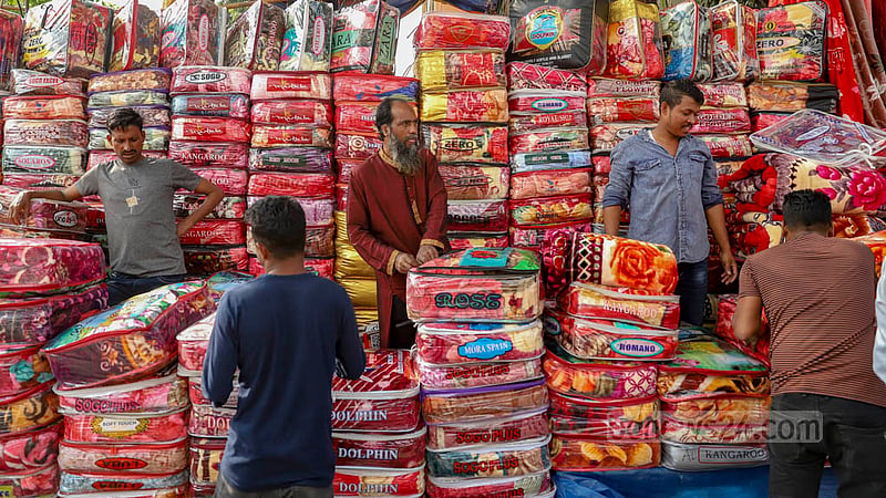 Many blanket sellers at GPO Road claim there goods were imported. Photo taken on Monday, Dec 19, 2022. Photo: Mahmud Zaman Ovi