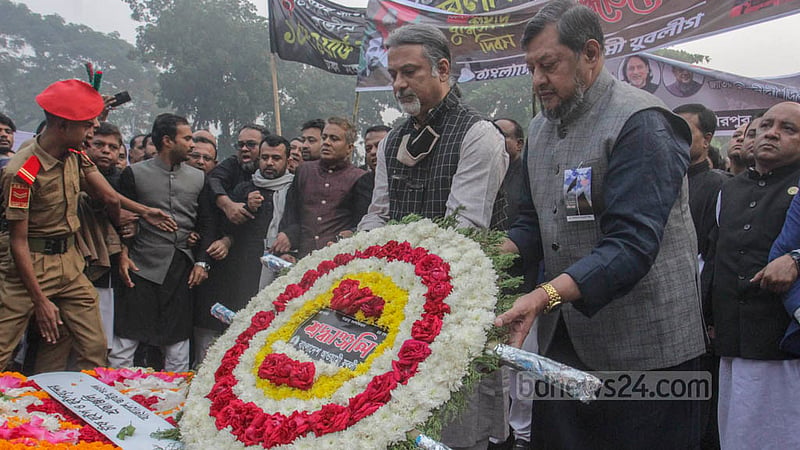 Bangladesh Awami Jubo League activists pay tribute to the best minds of the nation at the Martyred Intellectuals’ Memorial in Dhaka’s Mirpur on Wednesday, Dec 14, 2022. Photo: Asif Mahmud Ove