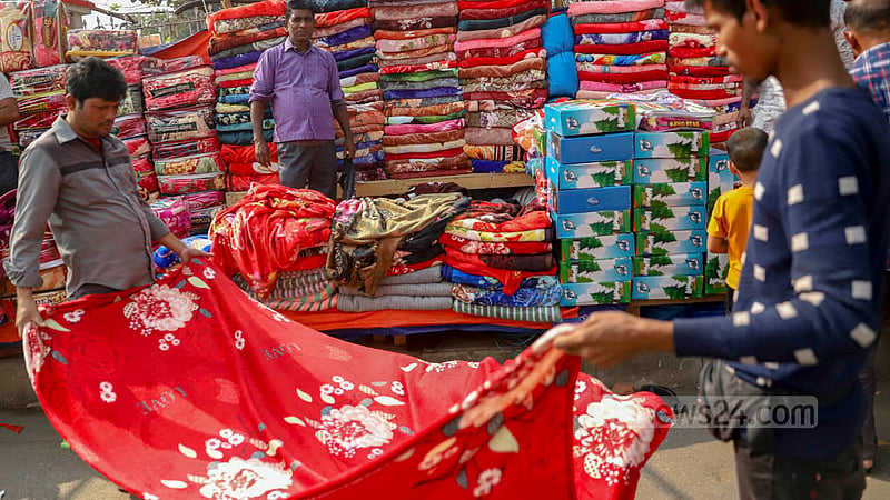 The thinner blankets cost less while the thicker and heavier ones are priced higher at the blanket market. Photo taken on Monday, Dec 19, 2022. Photo: Mahmud Zaman Ovi