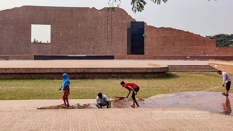 Workers are busy completing repair work at the Martyred Intellectuals Graveyard in Dhaka’s Mirpur ahead of Martyred Intellectuals Day. Photo: Mahmud Zaman Ovi