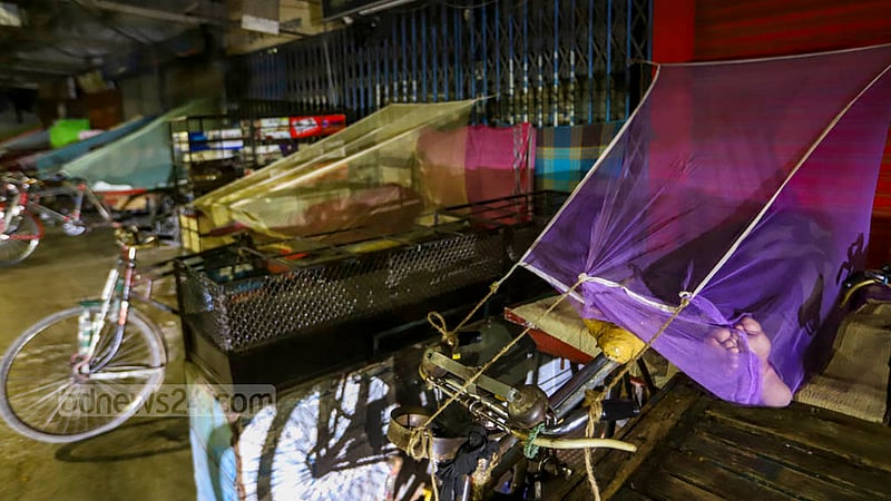 Some day labourers use their rickshaw vans to carry goods during the day and sleep on them at night. Photo taken on Monday, Dec 5, 2022.Photo: Mahmud Zaman Ovi