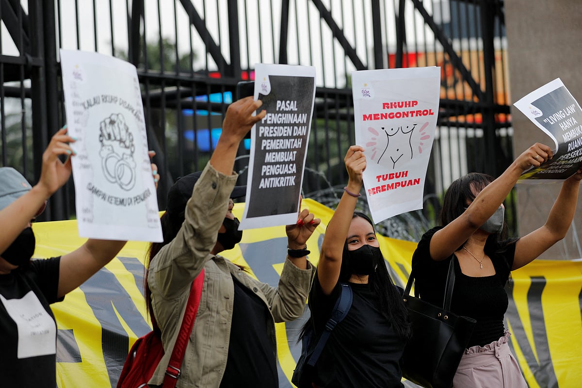 Indonesia bans sex outside marriage in new criminal code