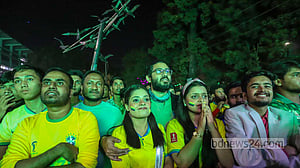Big screen energises football fans at DU