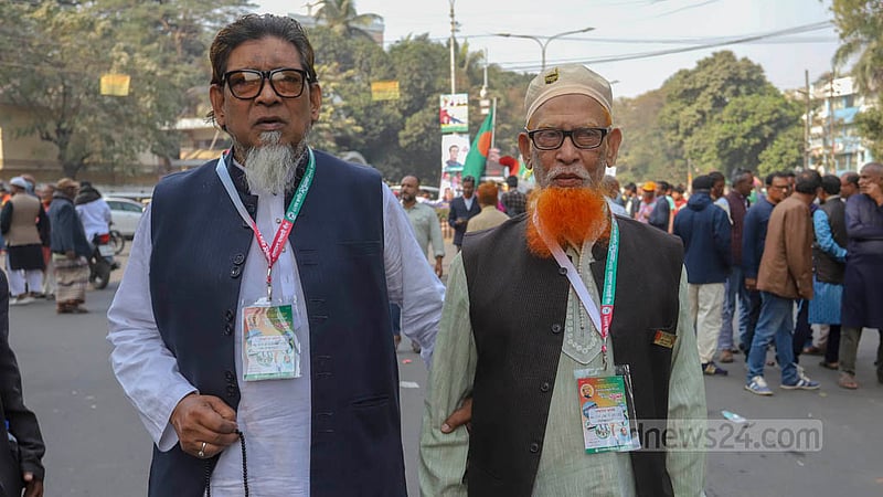 Senior Awami League leaders arrive at Dhaka's Suhrwardy Udyan to attend the 22nd national council of the ruling party, Dec 24, 2022. Photo: Asif Mahmud Ove