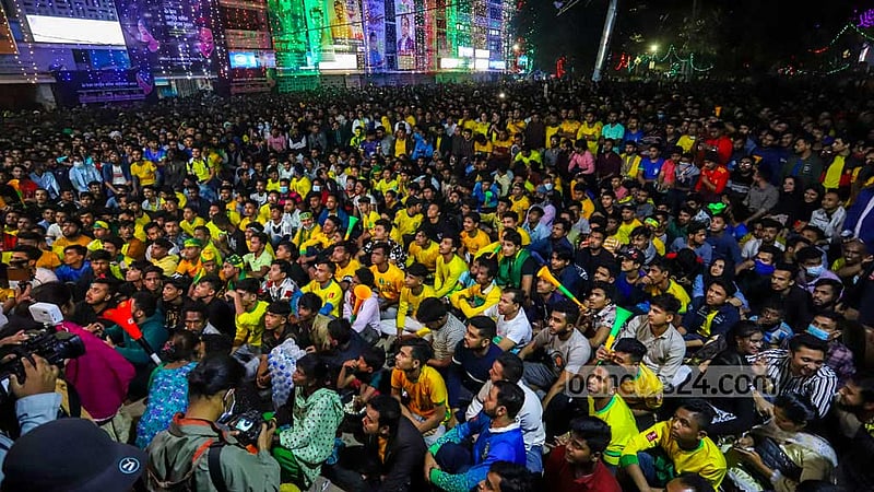 Fans wearing yellow shirts throng Dhaka University’s TSC area to watch on the big screen Brazil play against South Korea in their last 16 clash of the Qatar World Cup.