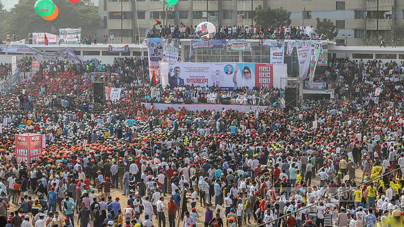Golapbagh ground in Sayedabad is full to the brim as supporters gather for the BNP’s Dhaka rally on Saturday, Dec 10, 2022. Photo: Asif Mahmud Ove