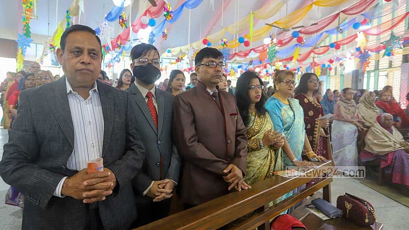 Christian devotees take part in a Christmas Day service at the Holy Rosary Church in Dhaka’s Tejgaon on Dec 25, 2022. Photo: Asif Mahmud Ove