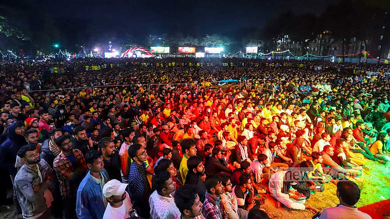The playground of Dhaka University’s Haji Muhammad Mohsin Hall is packed in the wee hours of Saturday, Dec 3, 2022, as fans in their hundreds gather to watch Brazil’s final World Cup group match against Cameroon in Qatar on the big screen.Photo: Asif Mahmud Ove