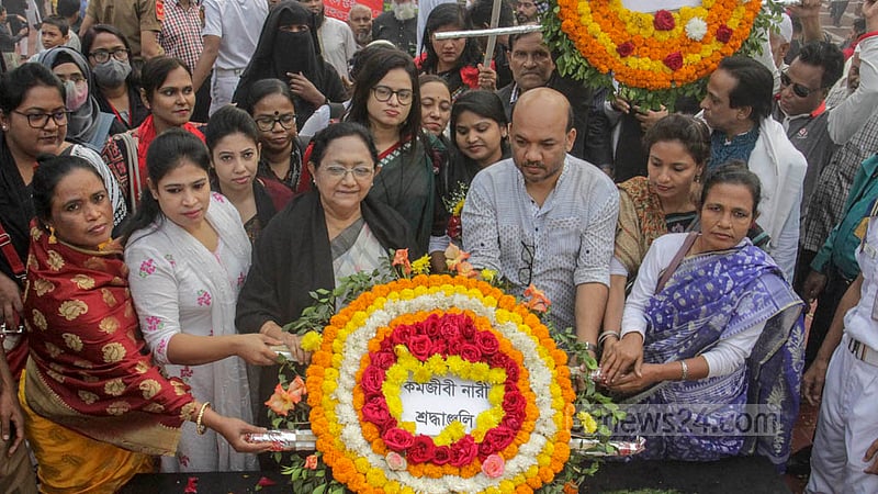 Several organisations paid tribute to the slain intellectuals of 1971 at the Martyred Intellectuals’ Memorial in Dhaka’s Mirpur on Wednesday, Dec 14, 2022. Photo: Asif Mahmud Ove