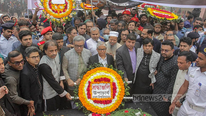 Dhaka University Vice Chancellor Md Akhtaruzzaman pays his respects to the executed intellectuals of 1971 at the Martyred Intellectuals’ Memorial in Dhaka’s Mirpur on Wednesday, Dec 14, 2022. Photo: Asif Mahmud Ove