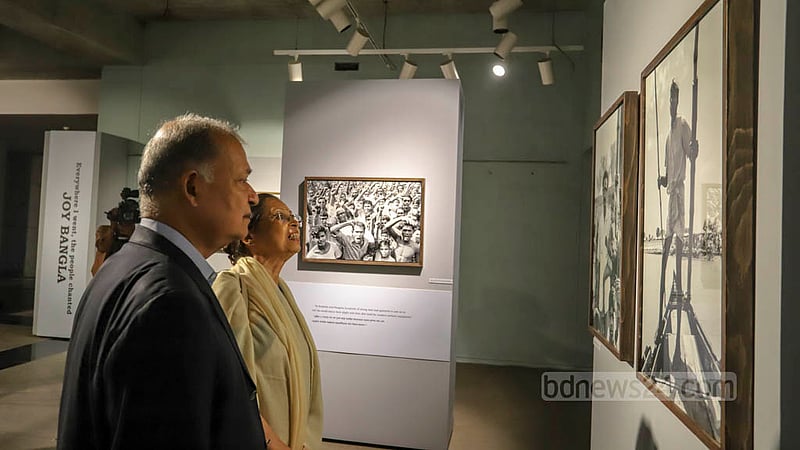 “Witnessing History in the Making: Photographs by Anne de Hemming” showcases a collection of rare images captured during 1971-1972. The exhibition was organised by CRI and Samdani Art Foundation on Thursday, Dec 15, 2022.