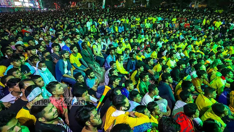 Fans wearing yellow shirts throng Dhaka University’s TSC area to watch on the big screen Brazil play against South Korea in their last 16 clash of the Qatar World Cup.